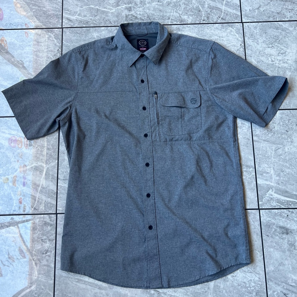 Wrangler X ATG Men’s Grey Short Sleeve Outdoor Button Up Shirt Polyester Blend M
